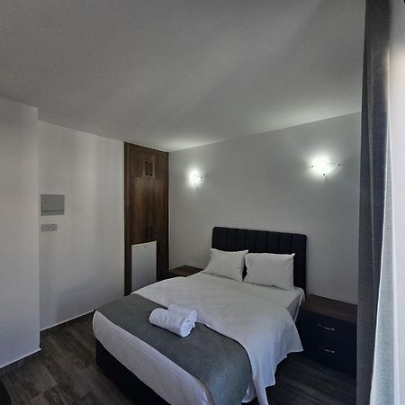 Cyprus Harbour Suites Кирения Экстерьер фото