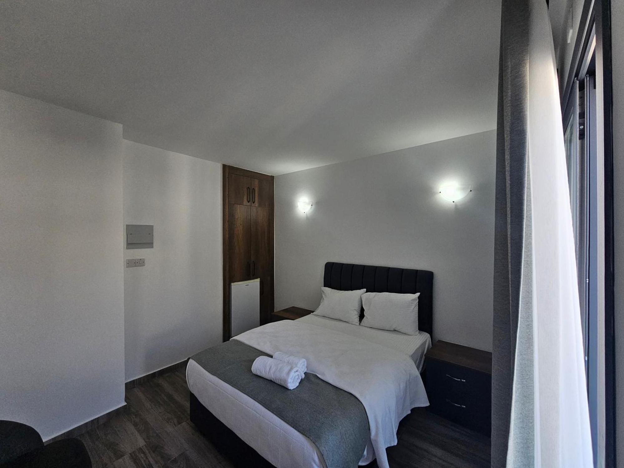 Cyprus Harbour Suites Кирения Экстерьер фото