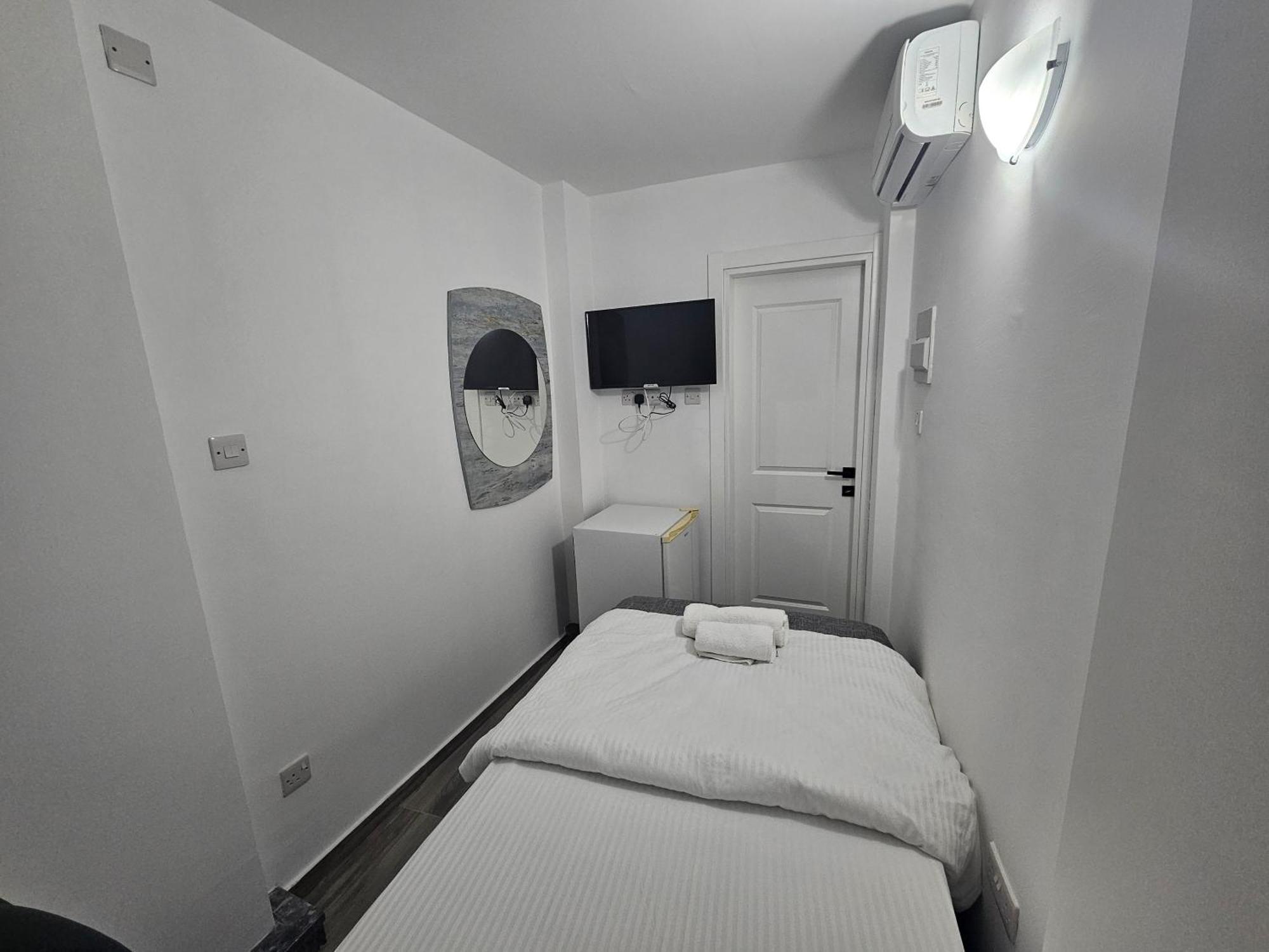 Cyprus Harbour Suites Кирения Экстерьер фото