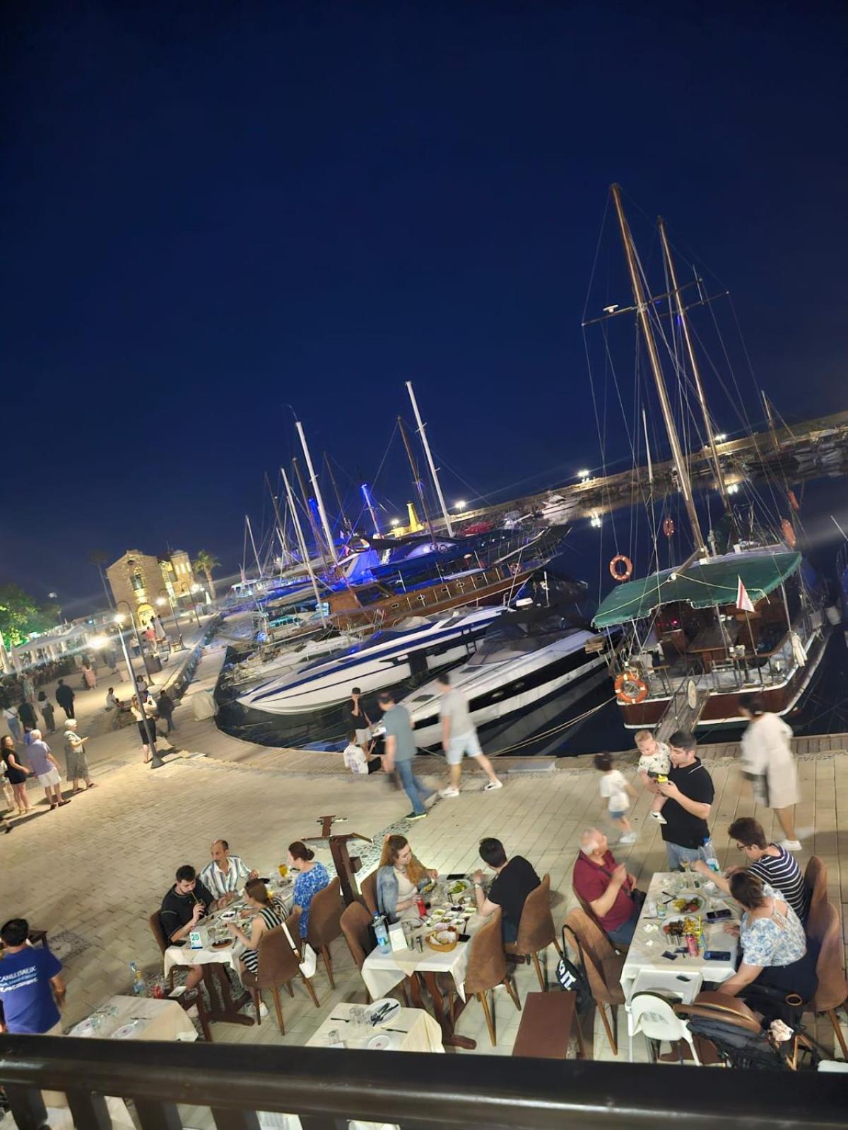 Cyprus Harbour Suites Кирения Экстерьер фото